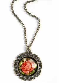 [Divine Iguana Tea Rose Pendent Necklace]